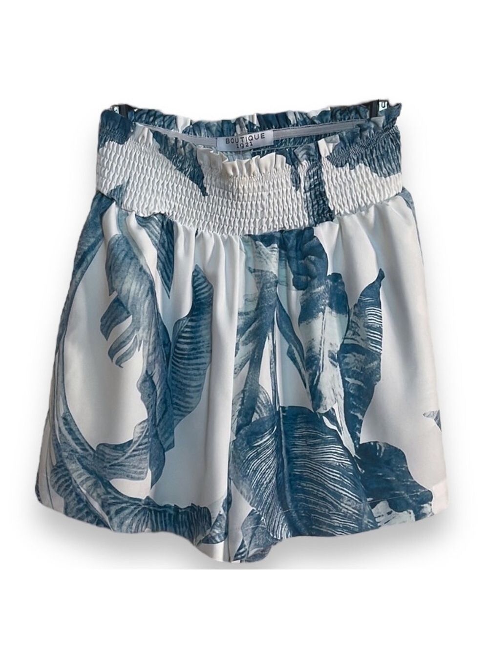 Botanical Tropical Leaf Print Smocked Shorts with Pockets Size M Length 3”